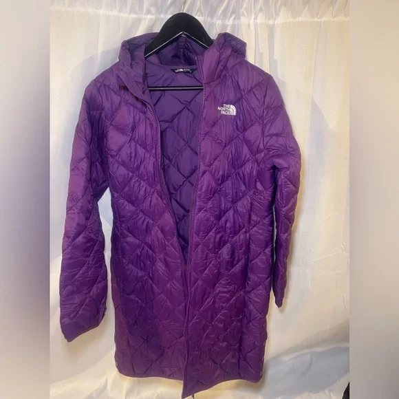 The North Face Kids' ThermoBall™ Eco Hooded Parka (Big Girl) Size XL (18)Purple - Picture 3 of 5